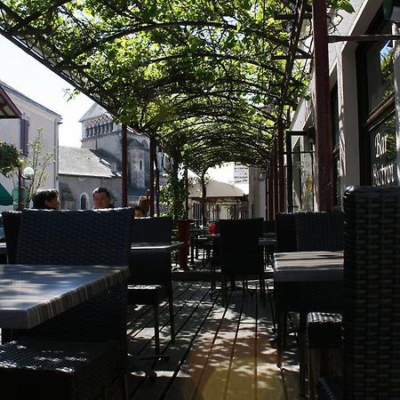 Hotel Restaurant Cousseau Parentis-en-Born Zewnętrze zdjęcie