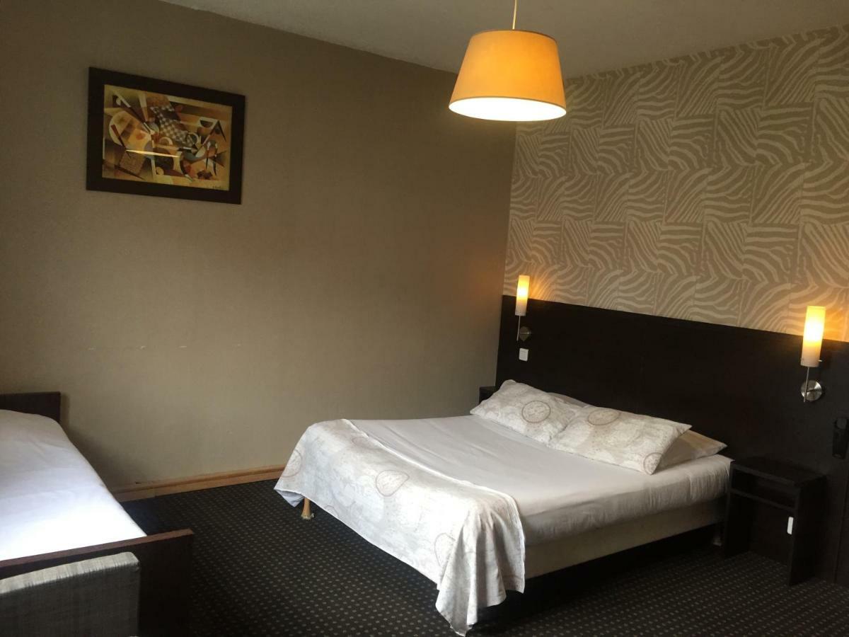 Hotel Restaurant Cousseau Parentis-en-Born Zewnętrze zdjęcie