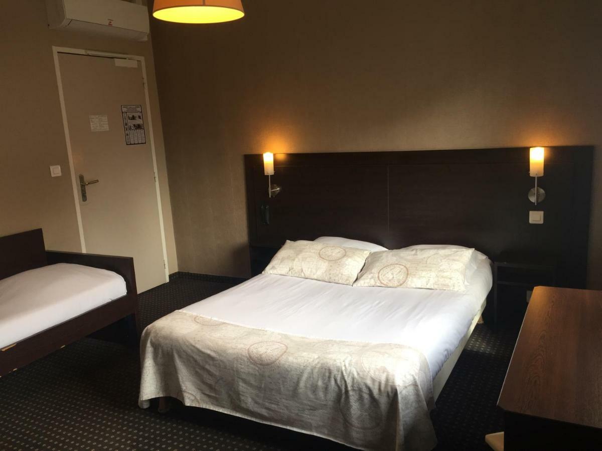 Hotel Restaurant Cousseau Parentis-en-Born Zewnętrze zdjęcie